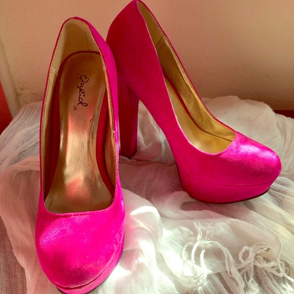 Hot pink suede pumps - Picture 1 of 1